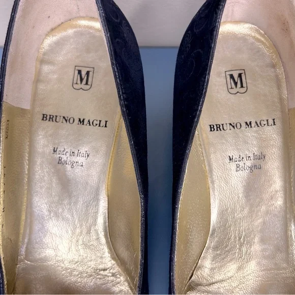 Bruno Magli Vintage Navy Suede Kitten Heels - Picture 3 of 12